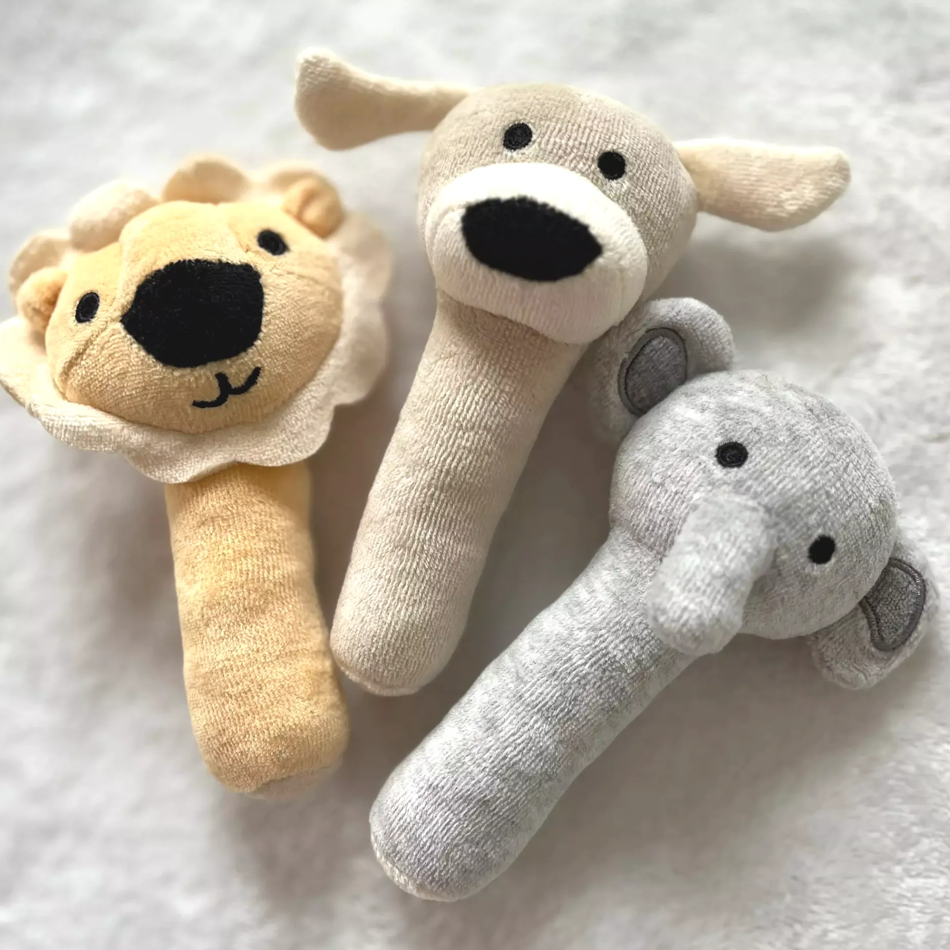Skallra Grå Elefant